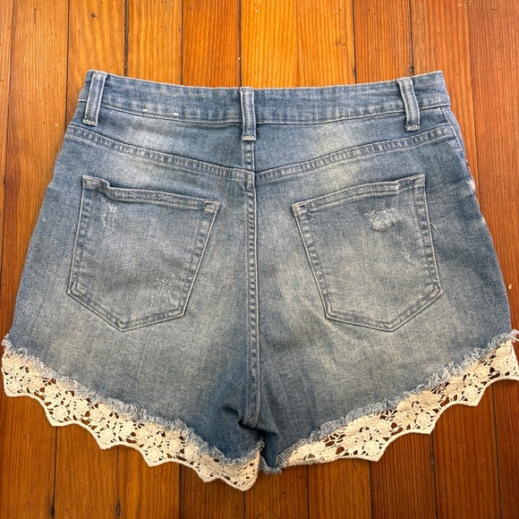 Lace short - Picture 4 of 4